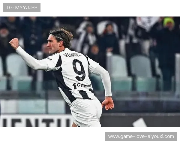 尤文弗拉霍维奇外脚背弧线球直挂死角令人喝彩