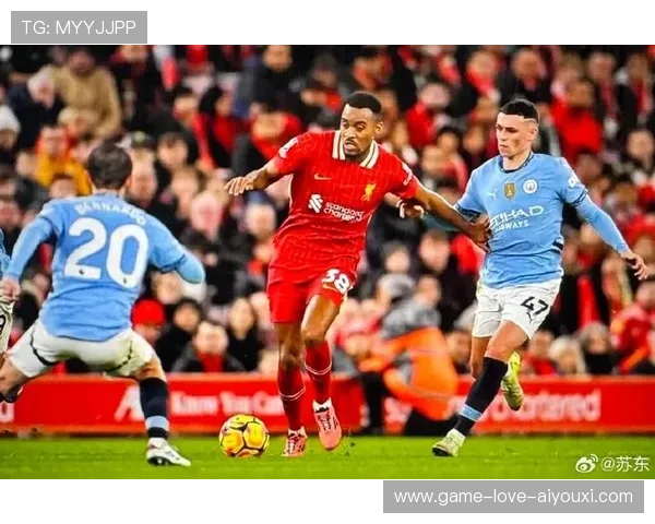 利物浦通过边路和直塞结合制造威胁,进攻更立体