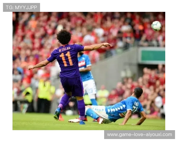 那不勒斯奥斯梅恩正面头槌攻门力量十足,展现无与伦比的进攻威力 那不勒斯奥斯梅恩正面头槌攻门力量十足,展现无与伦比的进攻威力