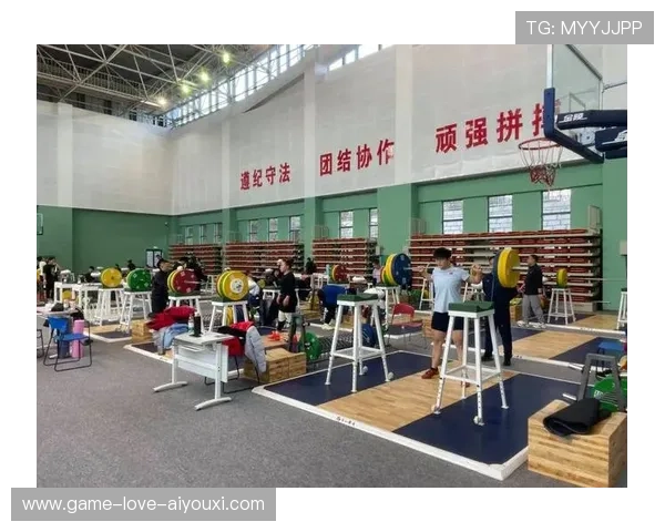 举重训练中心开放日吸引家长参观，青训热度持续上升