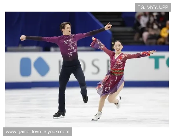 俄罗斯冰舞队在冬奥比赛中展现魅力，俄罗斯冰上舞蹈女单