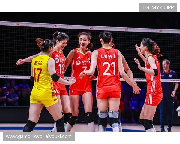 女排快攻穿透对手防线:魅力与力量的完美结合 女排快攻穿透对手防线:魅力与力量的完美结合